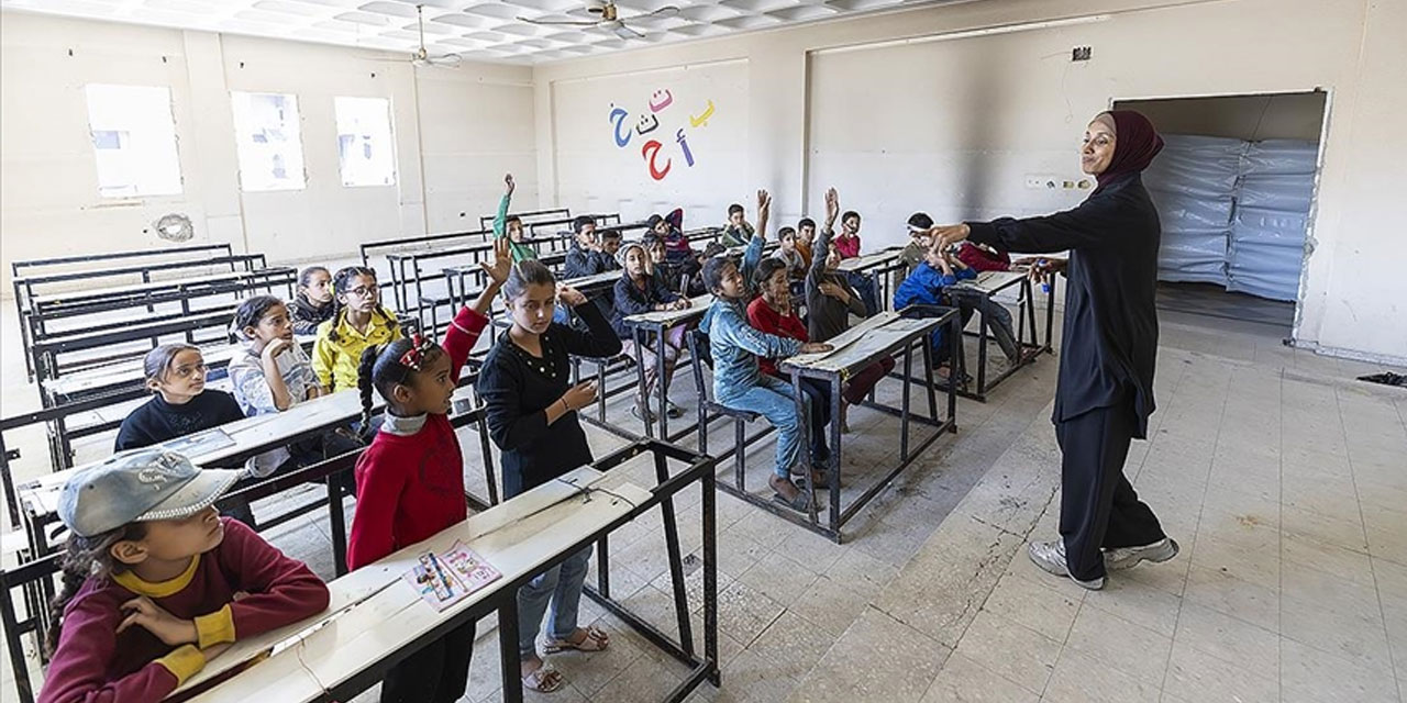 UNRWA: Gazze’de 660 bin çocuk üçüncü yıldır okula gidemiyor