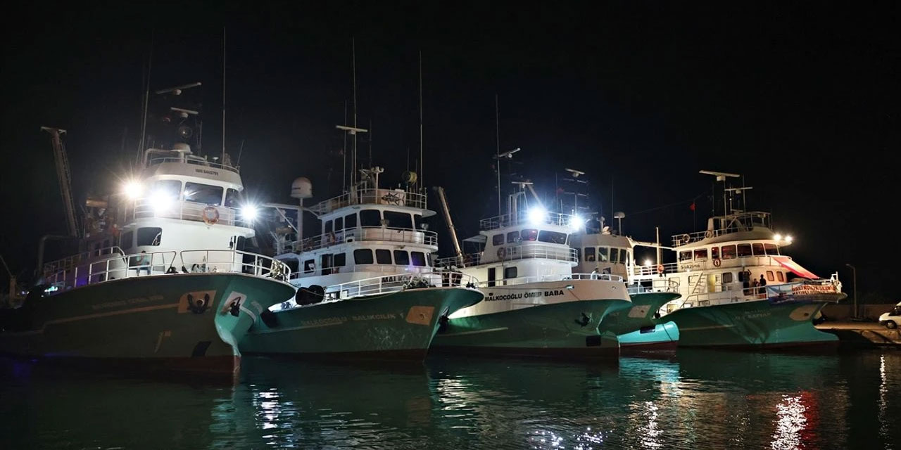 Balıkçılar 'vira bismillah' diyerek denize açıldı: Bereketli olsun