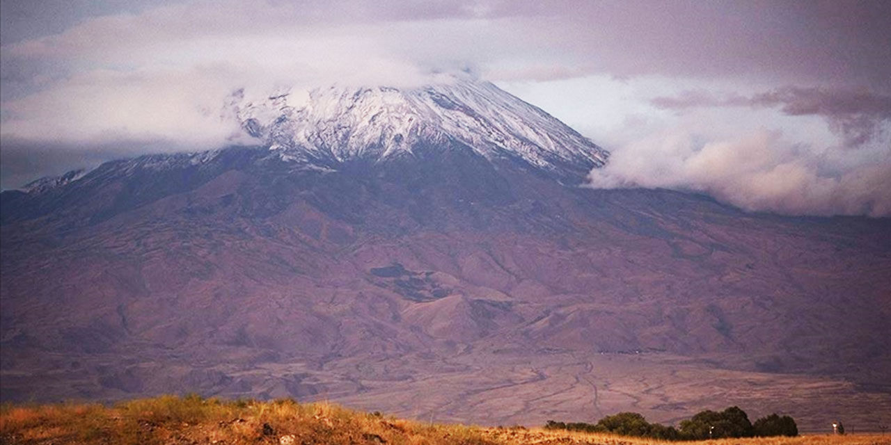 Ağrı Dağı yılın ilk beyaz rahmetiyle buluştu