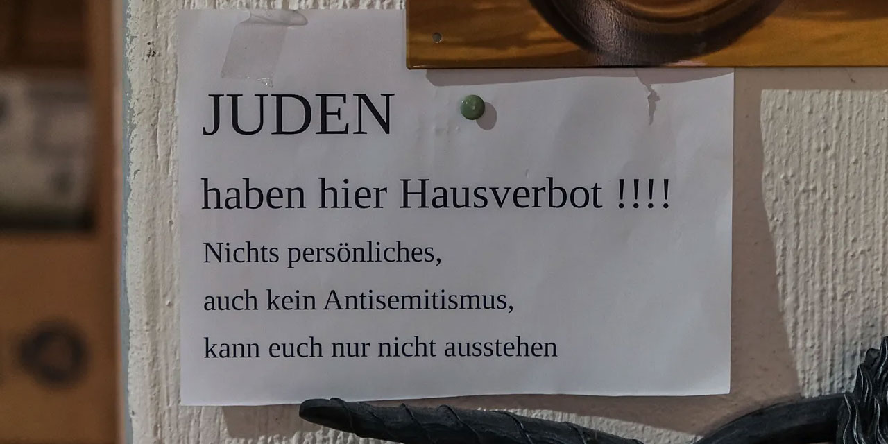 israil nefreti büyüyor: Almanya'da bir dükkanda 'Yahudiler buraya giremez' yazısı