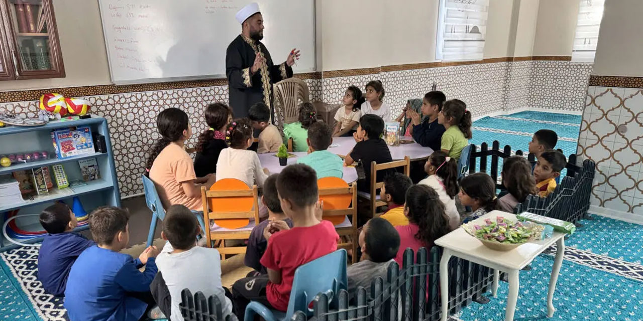Bu caminin çocuk cemaat sayısı giderek artıyor