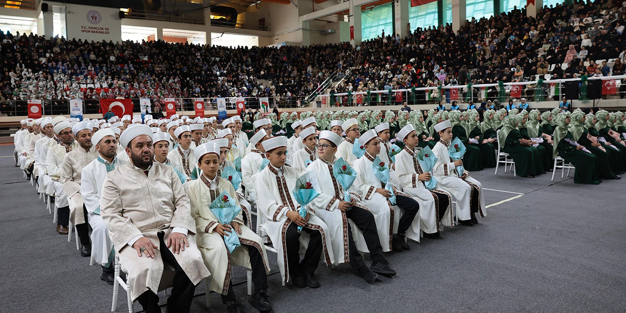 Erzincan'da 75 Erkek, 88 Kız Kur'an hafızı icazet aldı
