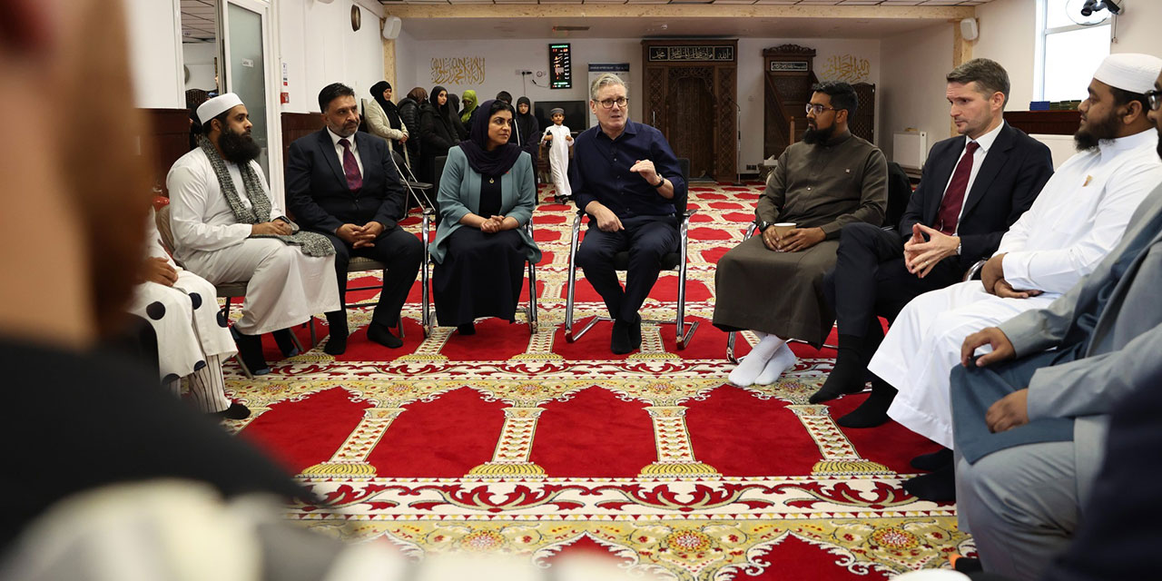 İngiltere Başbakanı saldırıya uğrayan camiye gitti, güvenlik paketi açıkladı