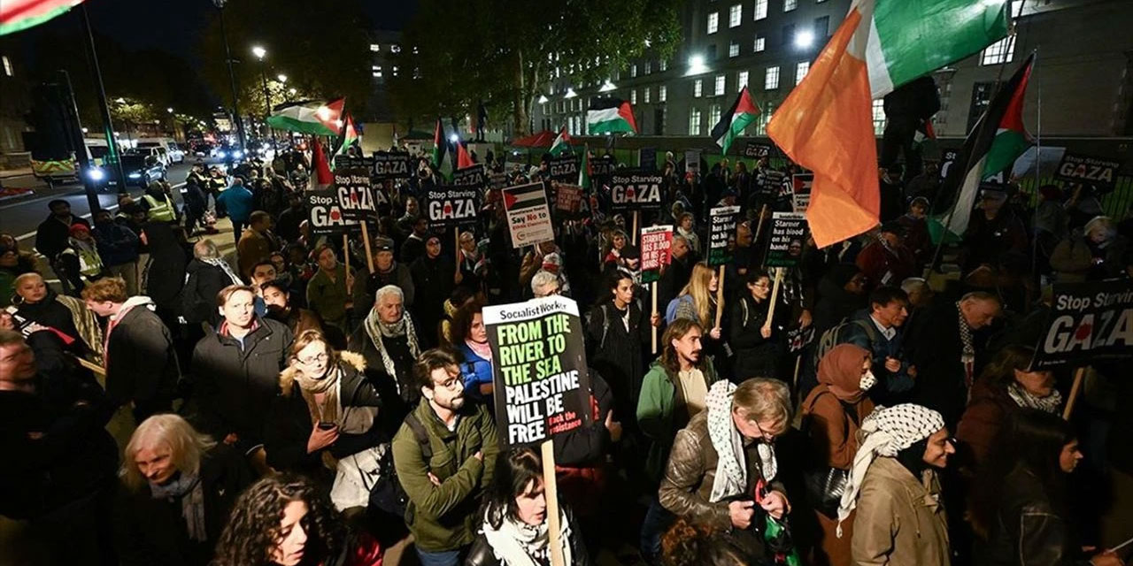 Ateşkesi ihlal eden israil Londra'da protesto edildi