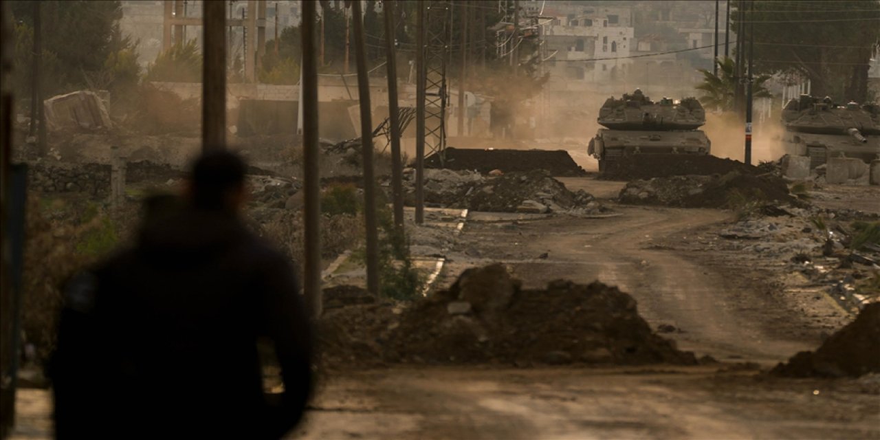 Suriye'de Kuneytra'nın köyüne giren israil askerleri taşlanarak kovuldu