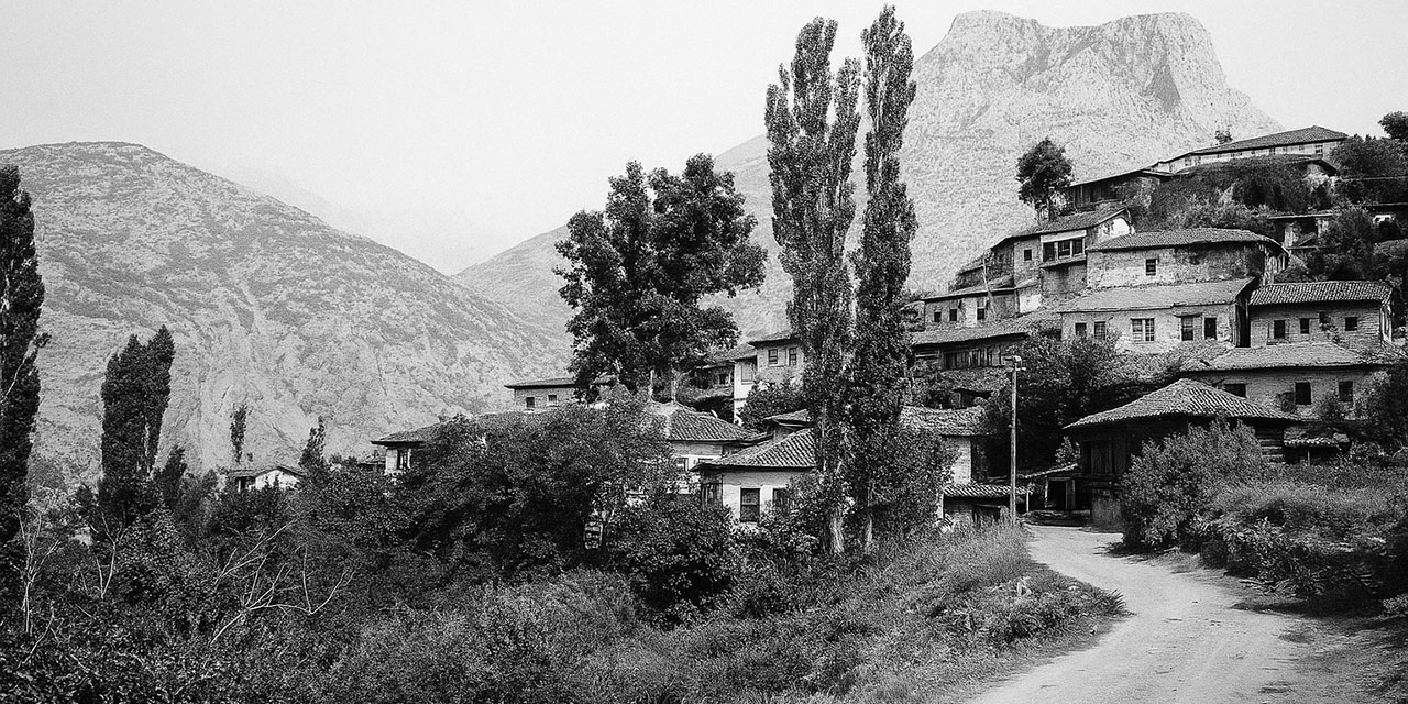 Bediüzzaman: O, 'Senin mezarın Barla'da olmalı' diye bana ihtar etti