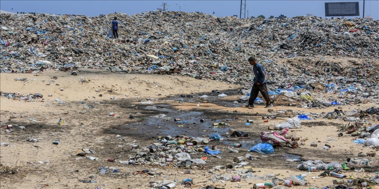 Gazze'de 700 bin ton atık, insan sağlığını tehdit ediyor