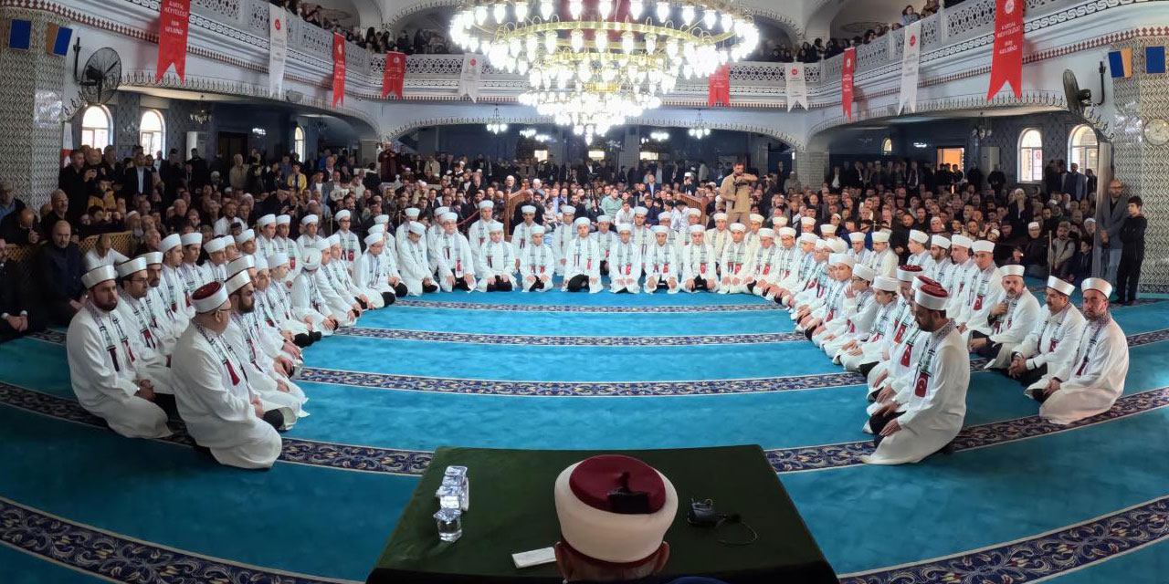 Karaman ve Kartal'da 130 hafız törenle icazet aldı