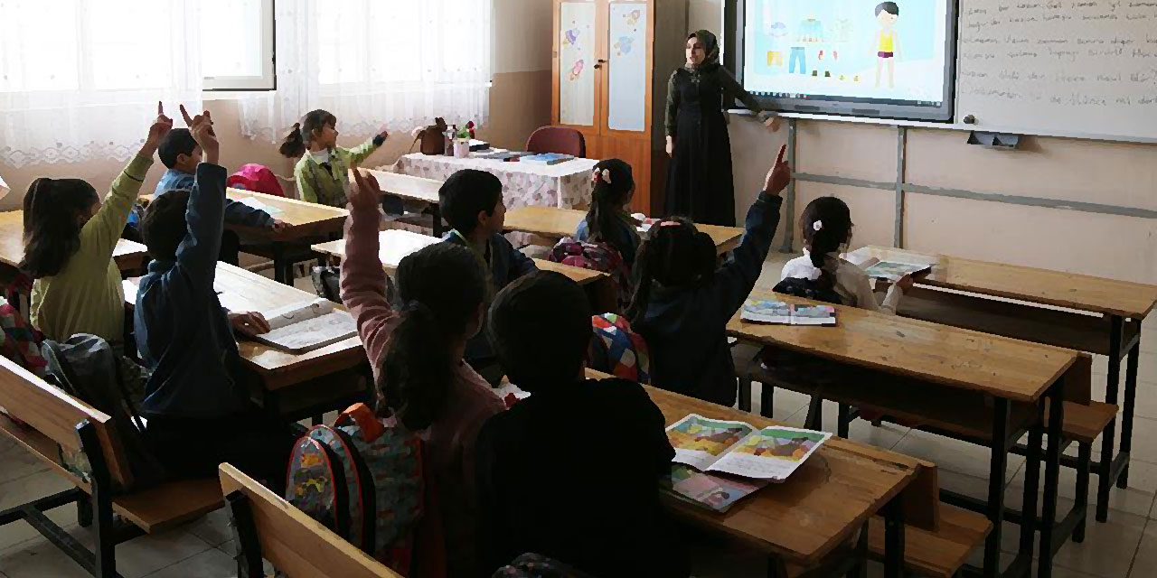 Bediüzzaman: Bir öğretmen, yüz vaiz kadar bu memlekete faydalıdır