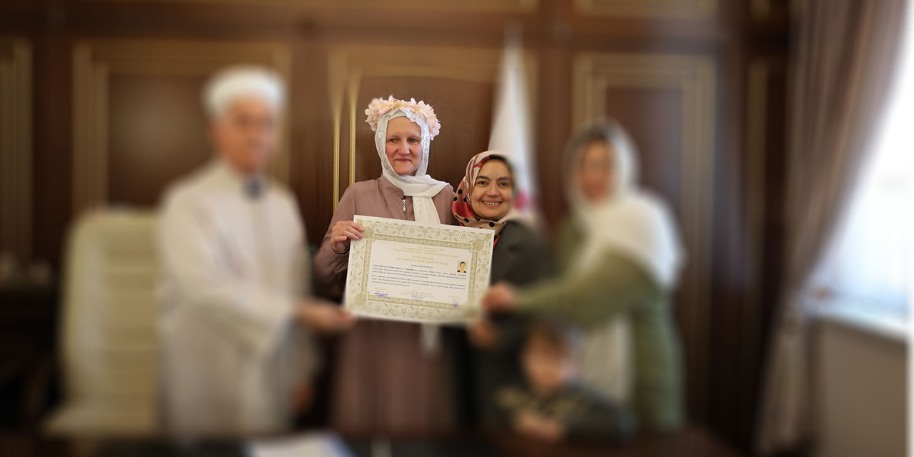 "İslam’ı araştırınca huzur buldum" diyen Alman kadın Müslüman oldu