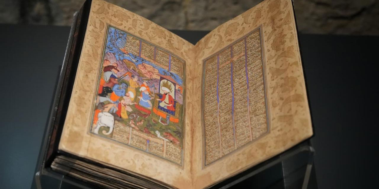 700 yıllık yazma eserler İstanbul'da bir araya geldi