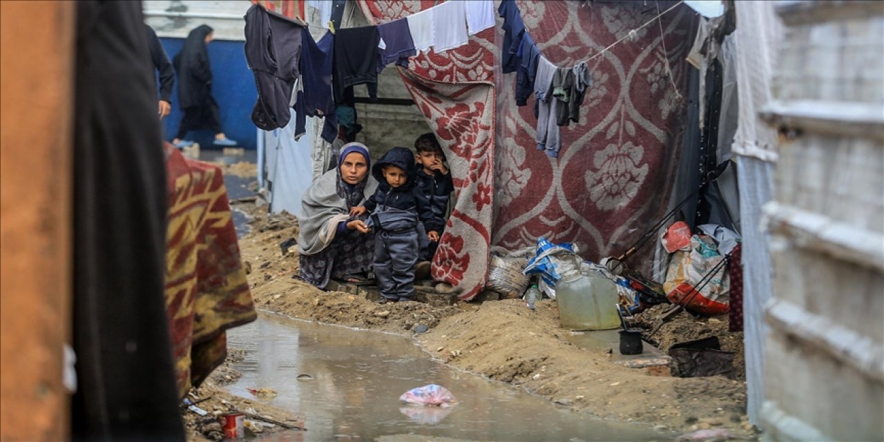 Gazze'de fırtına ve soğuk hava ile çadırlardaki binlerce aile üşüyecek