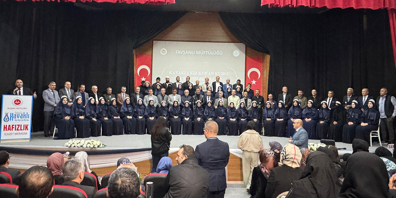 Tavşanlı'da 36 kız öğrenci hafızlık icazetini aldı