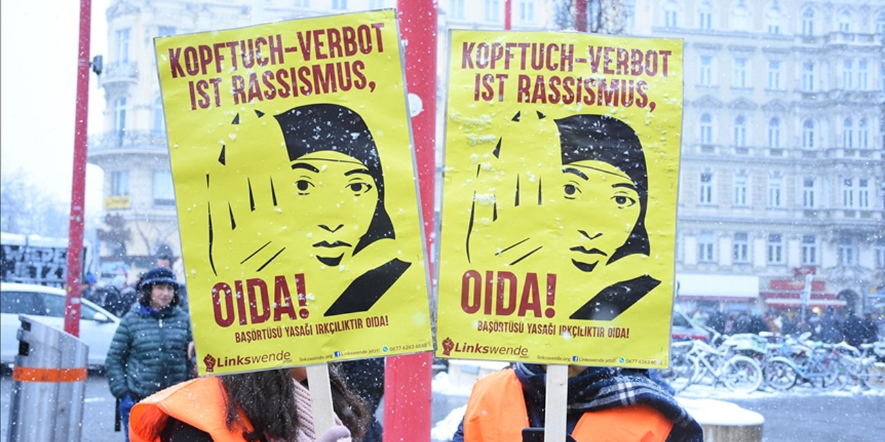 Avusturya'da, okullarda 14 yaş altındakilere başörtüsü yasaklayan tasarının parlamentodan geçmesine tepki