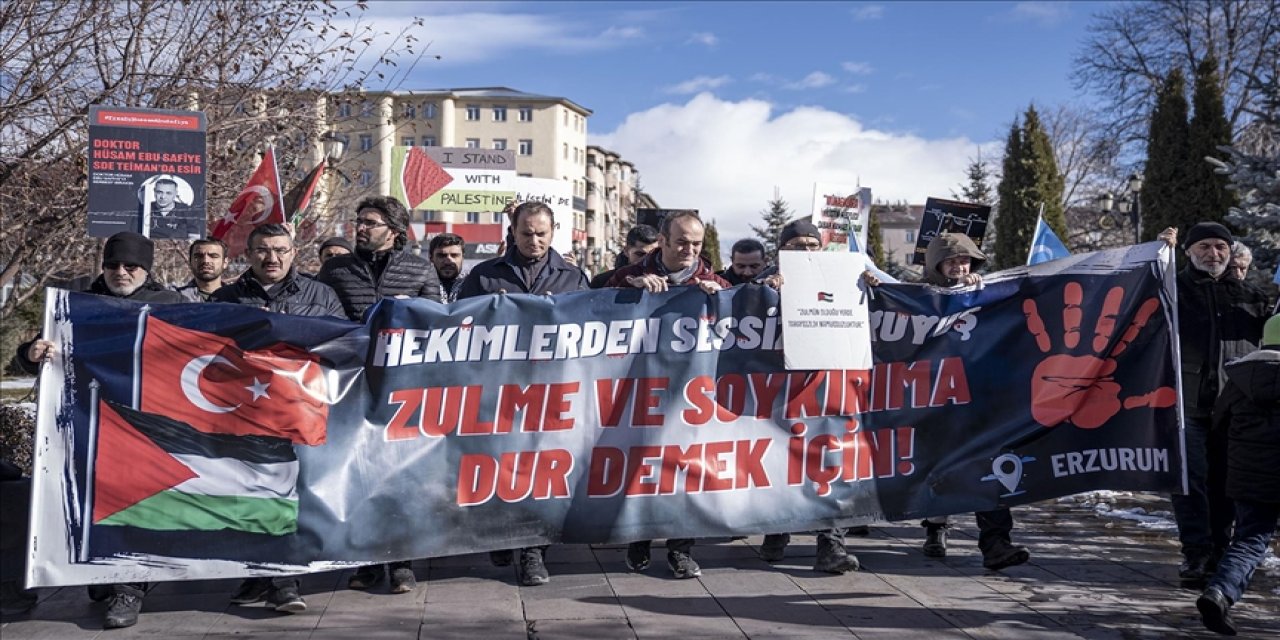 Erzurum'da sağlık çalışanları 109 haftadır Gazze için 'sessiz yürüyüş'lerini sürdürüyor