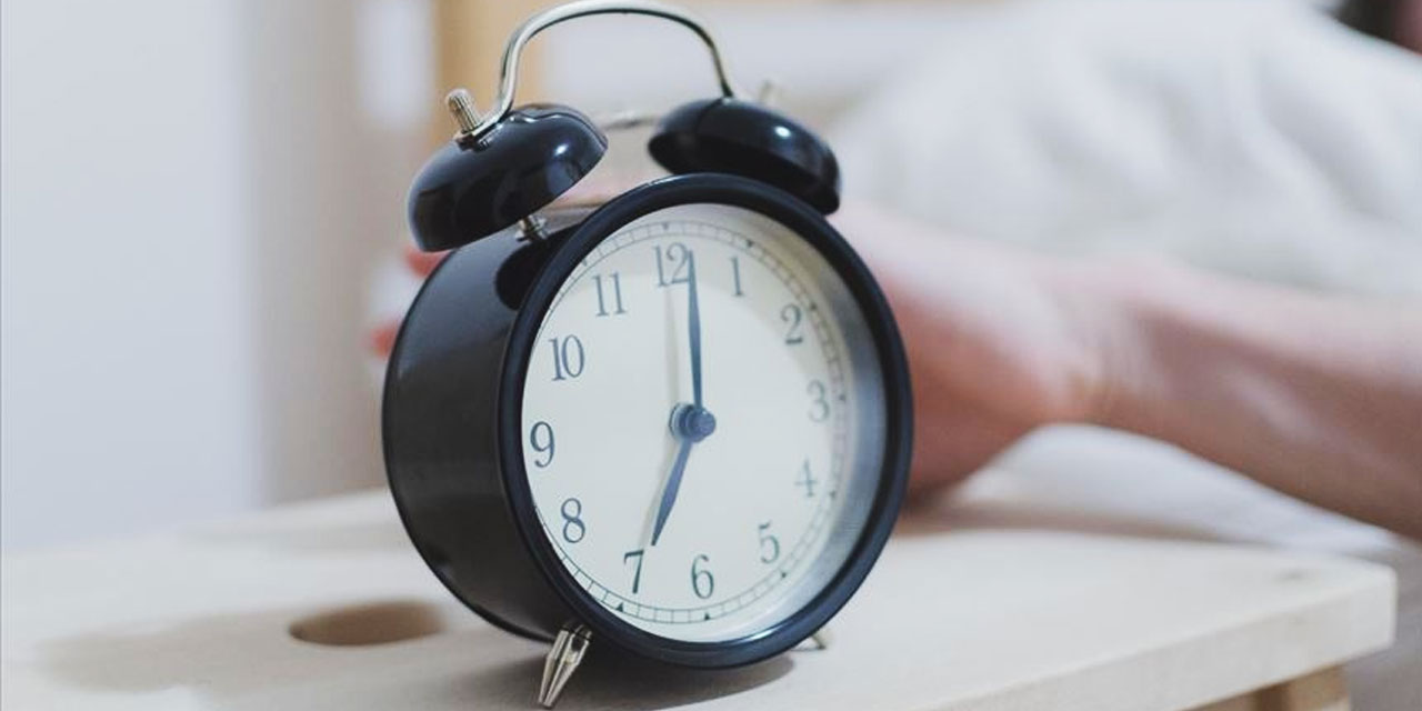 Alarm çalmadan önce uyanmak: Milisaniyelik uyanışın sebebi