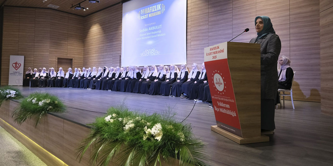 Bursa'da hafızlığı tamamlayan 59 kız öğrenci icazet aldı