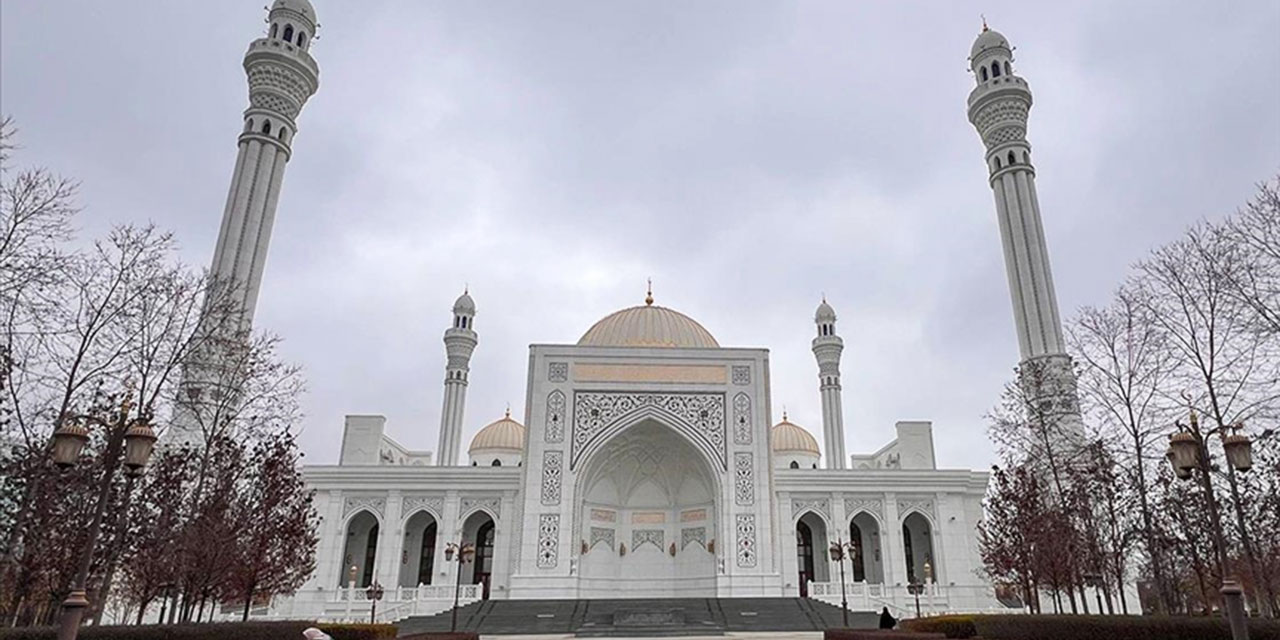 Çeçenistan'daki Hz. Muhammed (asm) Camii turistlerin de ilgi odağı