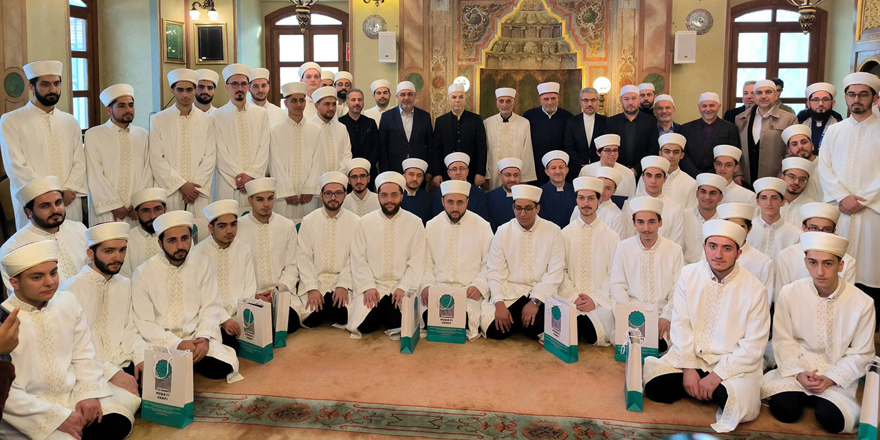 Üniversite eğitimiyle birlikte hafız olan 40 öğrenci icazet aldı