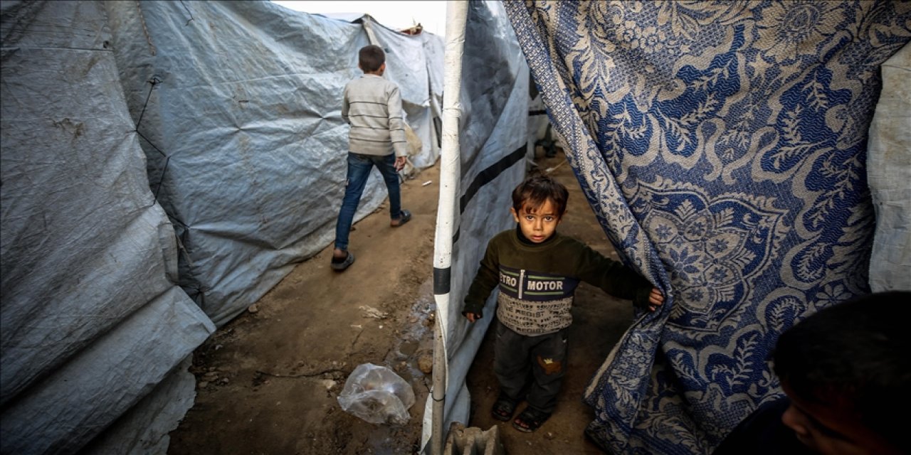 Çadırları yine sular altında kalan Gazzeliler prefabrik ev istiyor