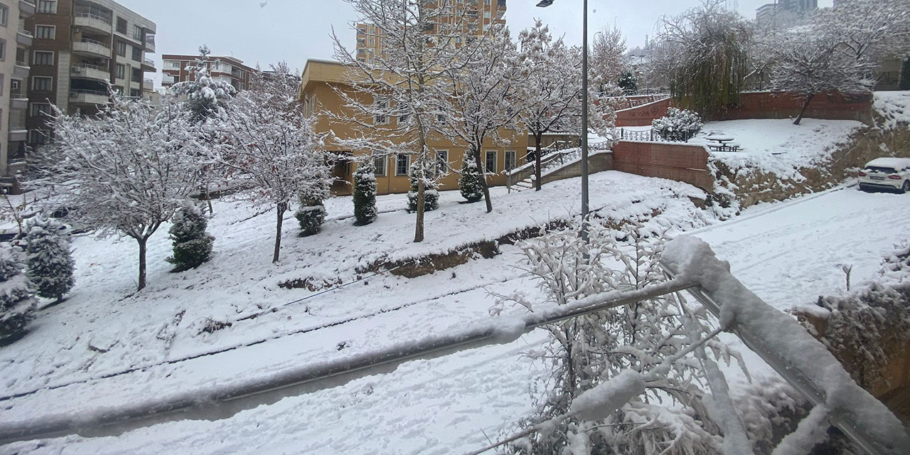 Neredeyse iki yıldır yağmurun yağmadığı şehirde beyaz rahmet sevinci: Elhamdülillah!