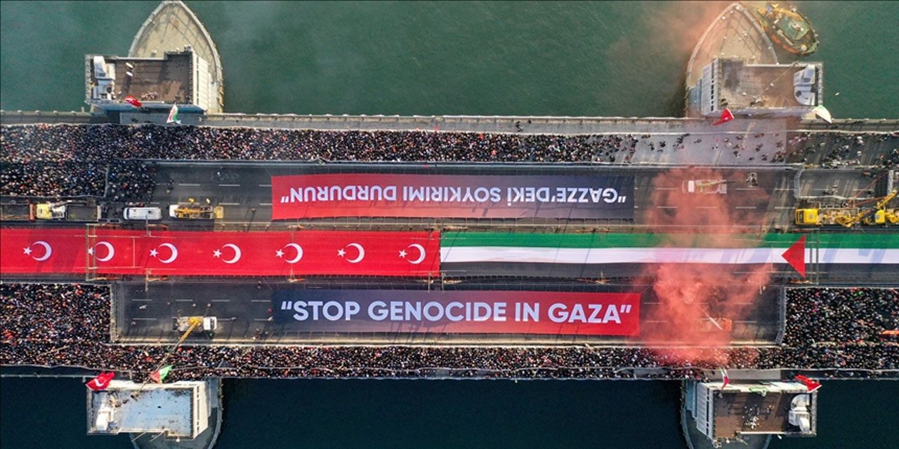 Filistin'e destek için 520 bin kişi Galata Köprüsü'nde buluştu