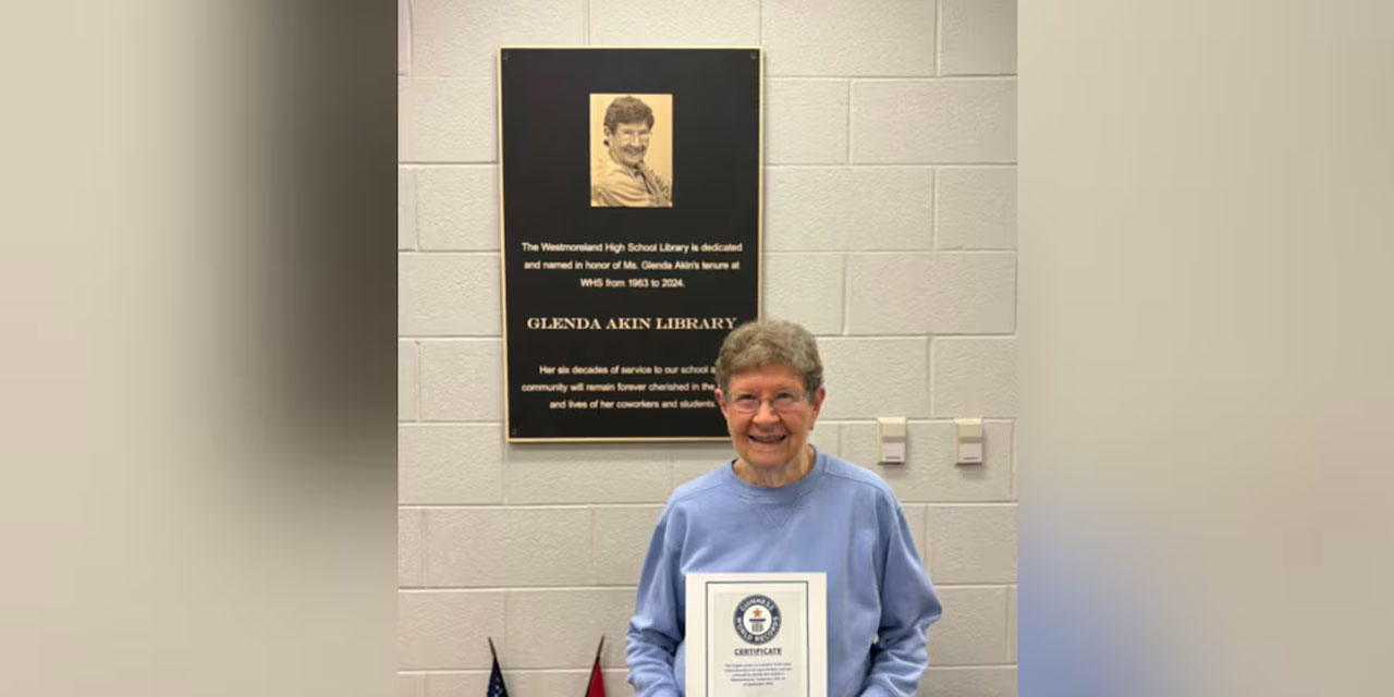 61 yıl aynı okulda çalışan öğretmen rekorlar kitabına girdi