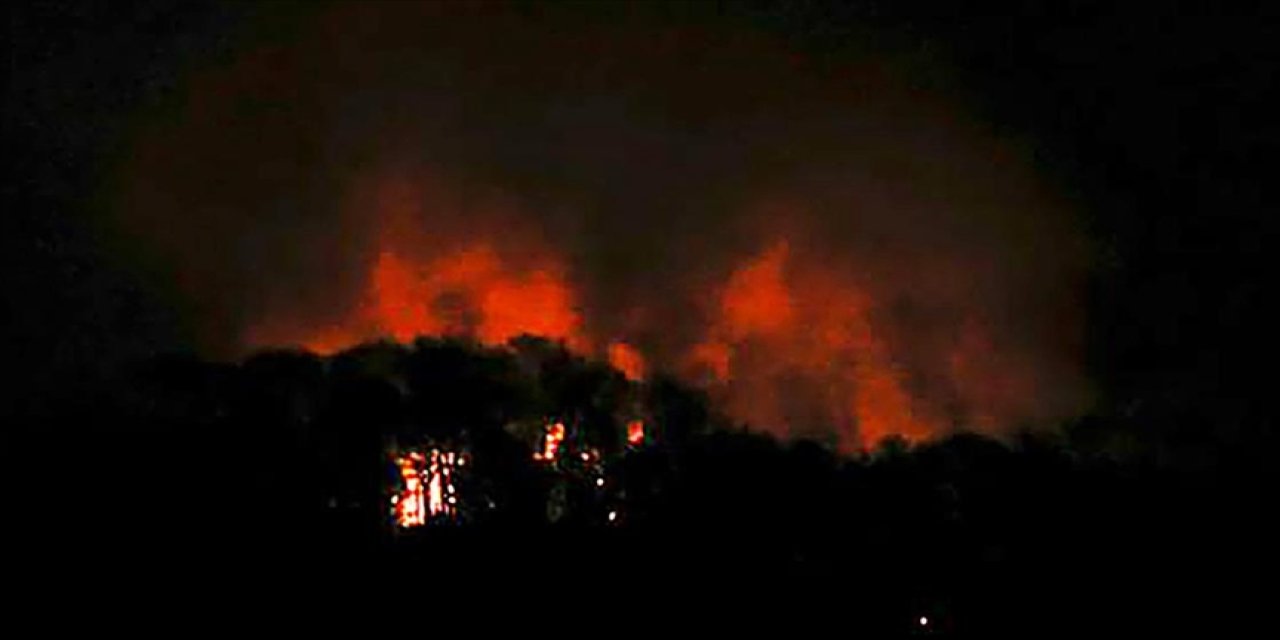 Amerika, Venezuela'ya demokrasi getiriyor! Başkent Caracas'ı bombaladı