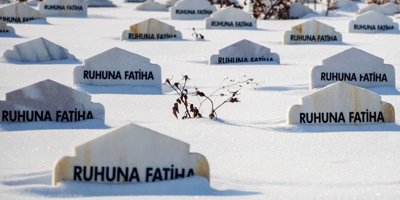 Kışlık mezarlıklar kar altında kaldı