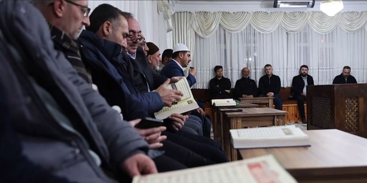 Kış akşamları, köy odalarında mukabele geleneği