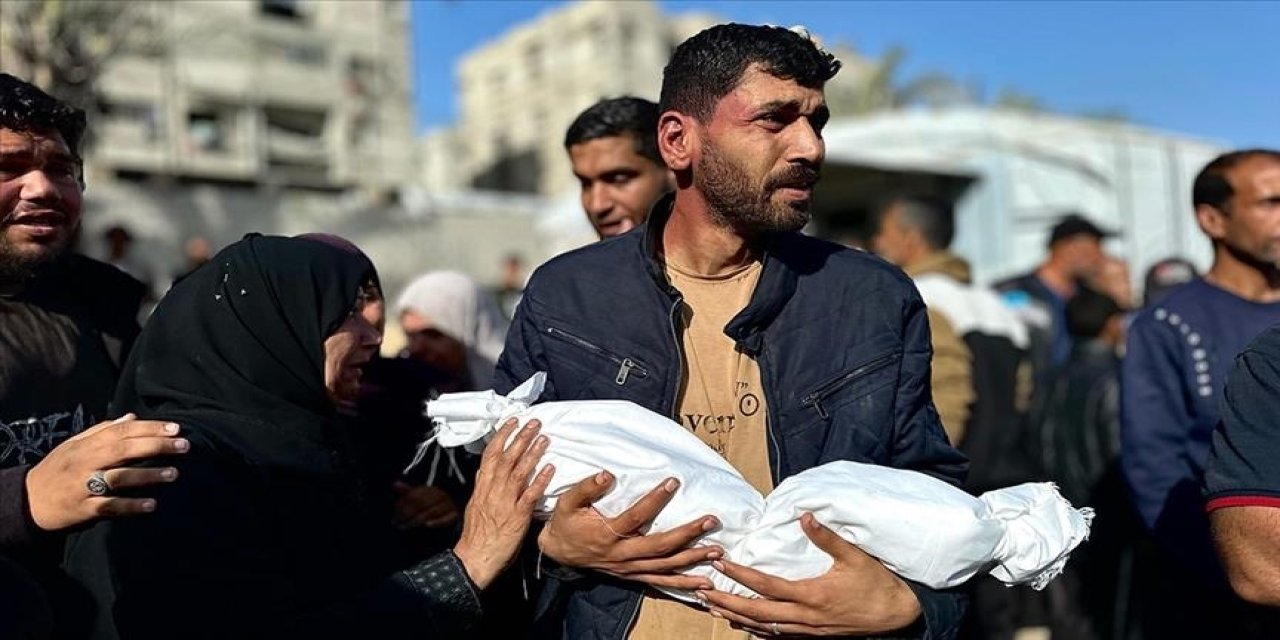 Katil israil okulu ve çadırları bombaladı: Biri bebek 6 şehit