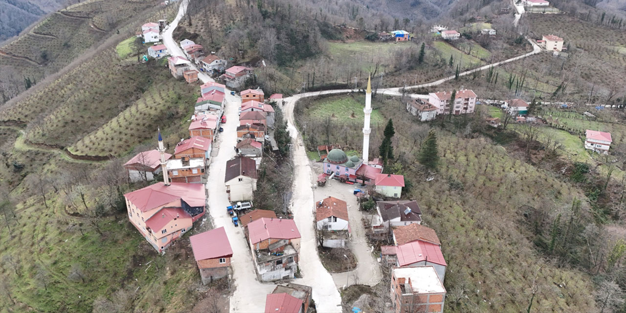 Arasından yol geçen mahallenin iki ezan, iki iftar güzelliği