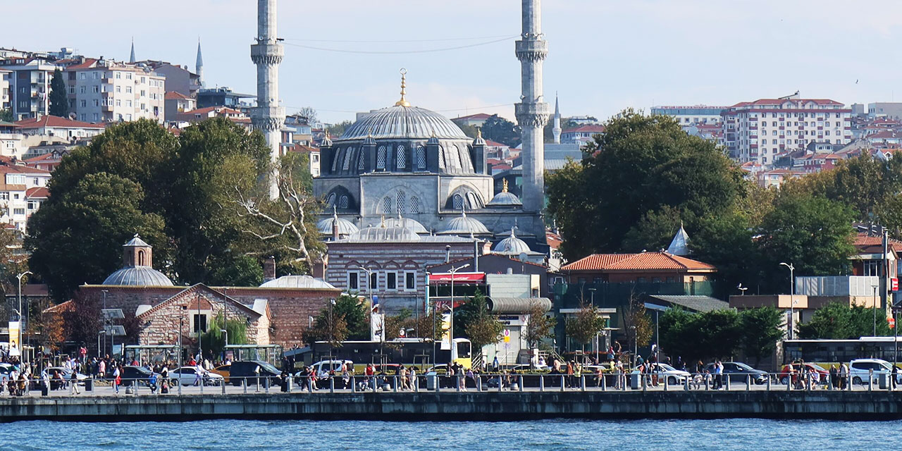 İstanbul’un Selatin Camileri: Üç asırlık estetik miras Valide-i Cedid Camisi