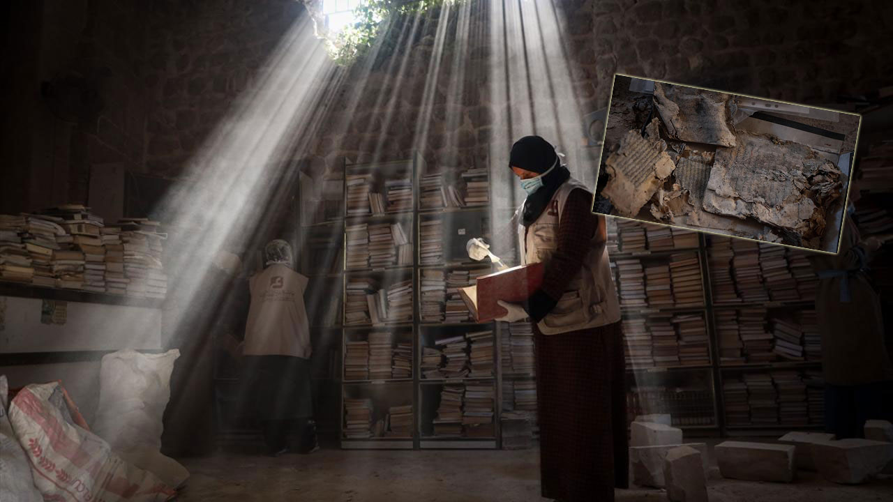 Gazze’de Büyük Ömeri Camii Kütüphanesi’nde hasar gören eserler kurtarılıyor