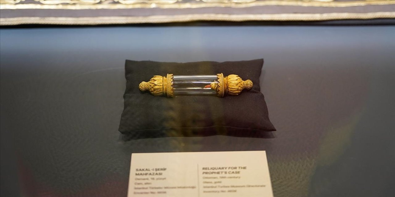 Kutsal Emanetler sergisi Rami Kütüphanesi'nde açıldı