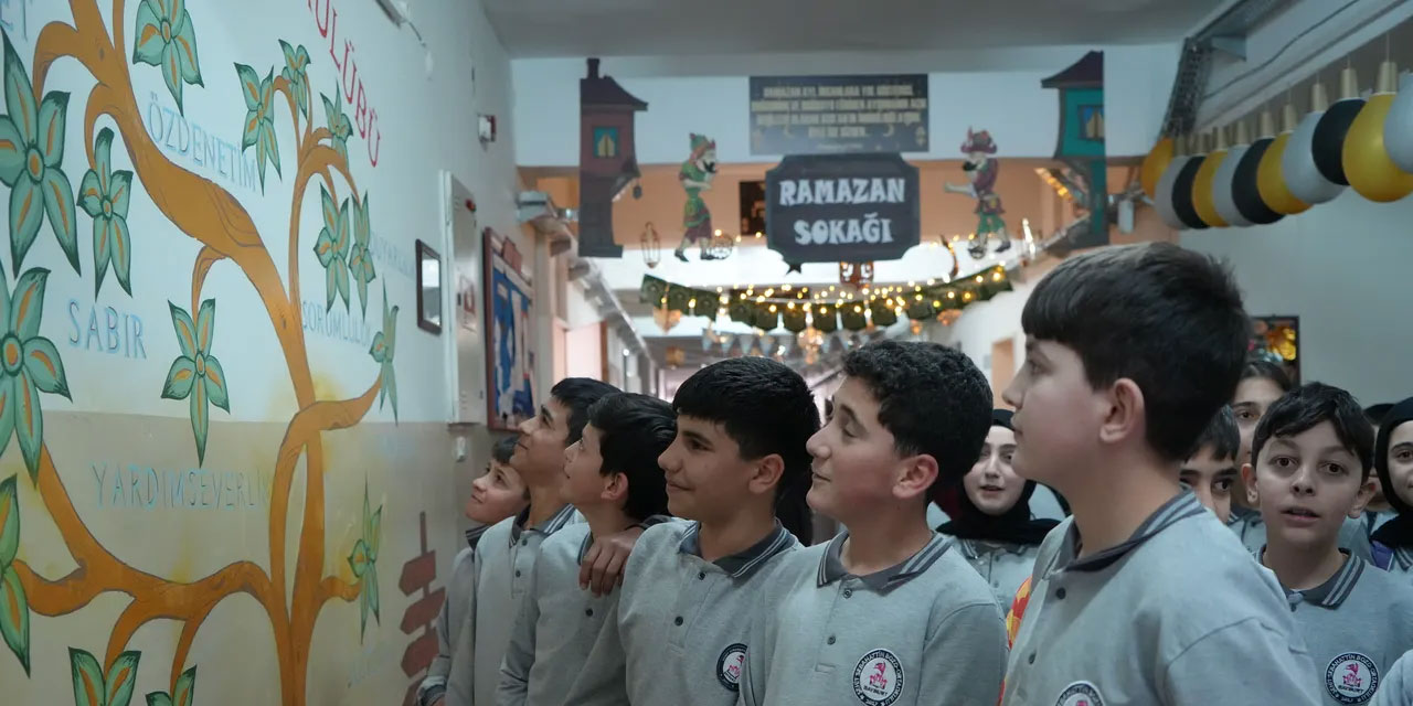 Ne güzel okul: Ramazan Sokağı kuruldu, teneffüs zili Kabe'de Hacılar