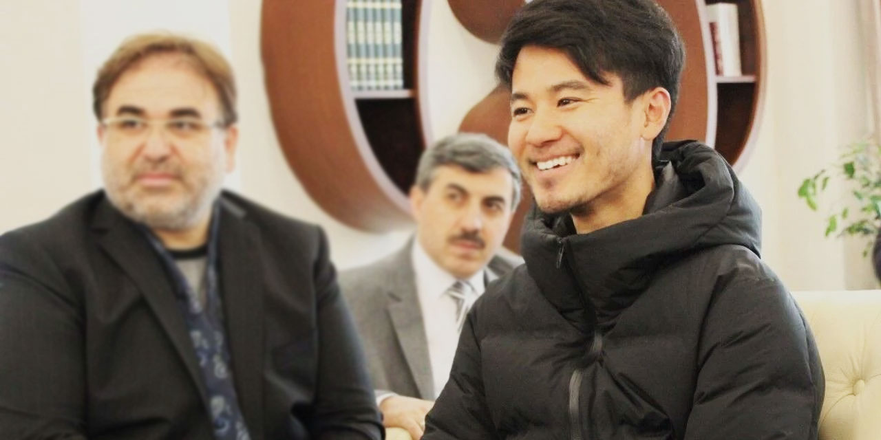 Bisikleti arızalanınca Gaziantep'teki camiye sığınan Japon gezgin Müslüman oldu