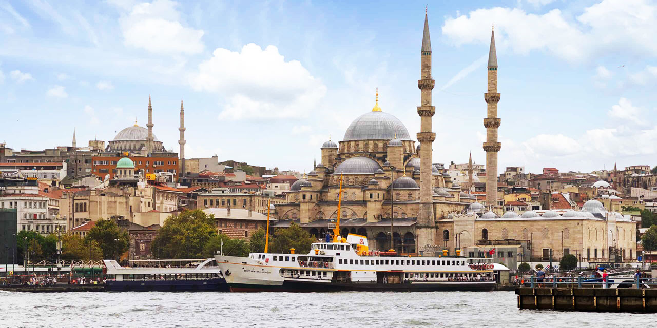 Osmanlı'da 67 yılda inşa edilen Eminönü Yeni Cami