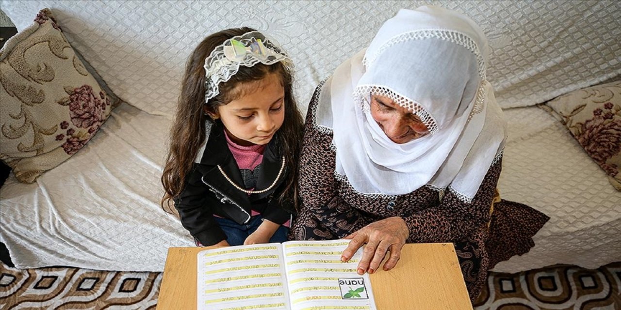 6 yaşındaki Ecrin 70 yaşındaki ninesinin öğretmeni oldu