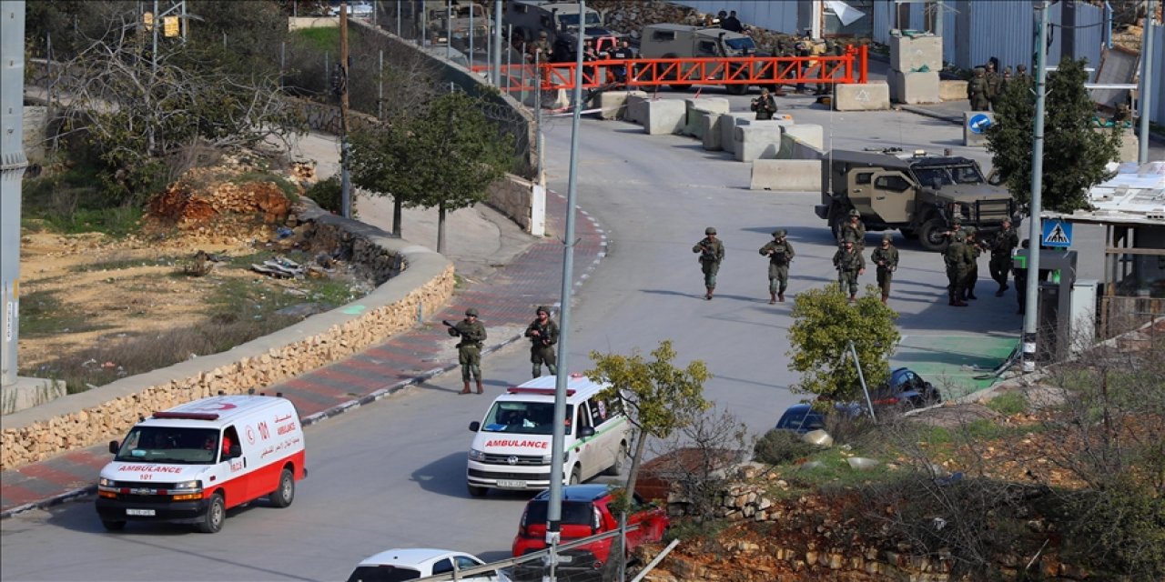 Terörist israil askerleri Batı Şeria'da Filistinli bir aileyi katletti