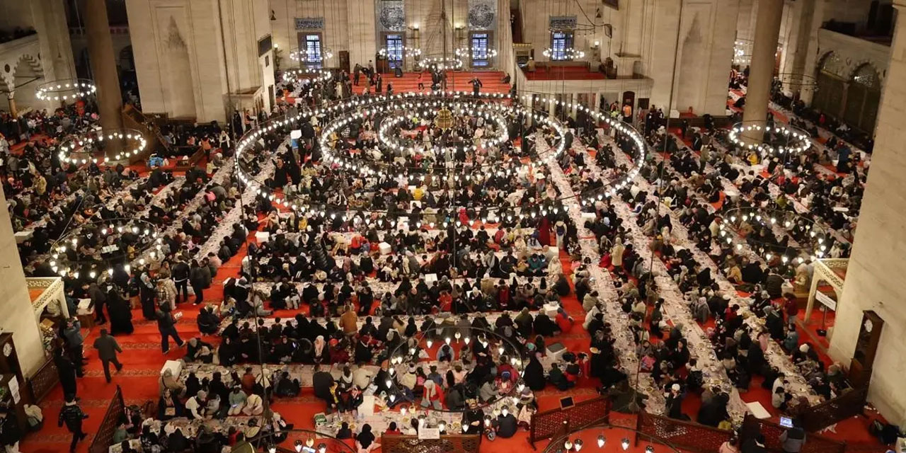 Süleymaniye Camii’nde ‘Çocuk İftarı’ yapıldı