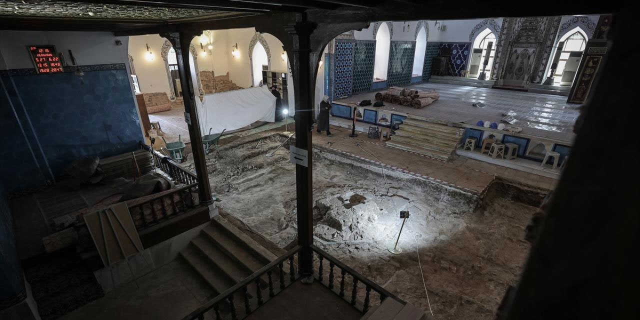 Bursa'daki 2. Murad Camisi'nde 600 yıllık havuz kalıntısı ortaya çıkarıldı