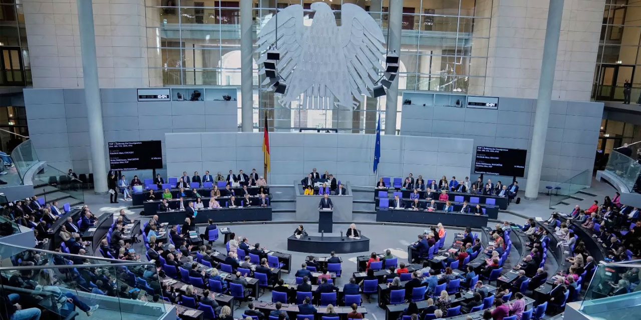 Alman milletvekilinden İslam karşıtlarına tepki: Esselamü aleyküm ve rahmetullahi ve berekatühü