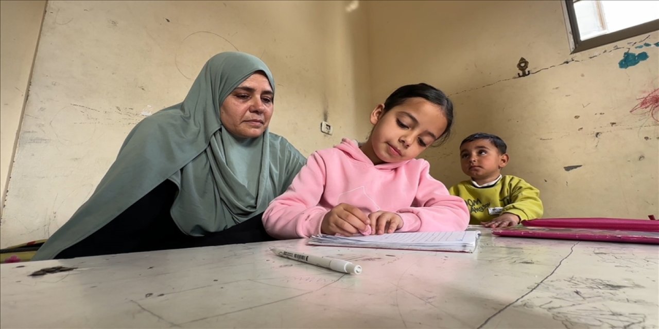 İki kez öksüz kalan Gazzeli küçük Cennet, aile sıcaklığına kavuşma hayali kuruyor