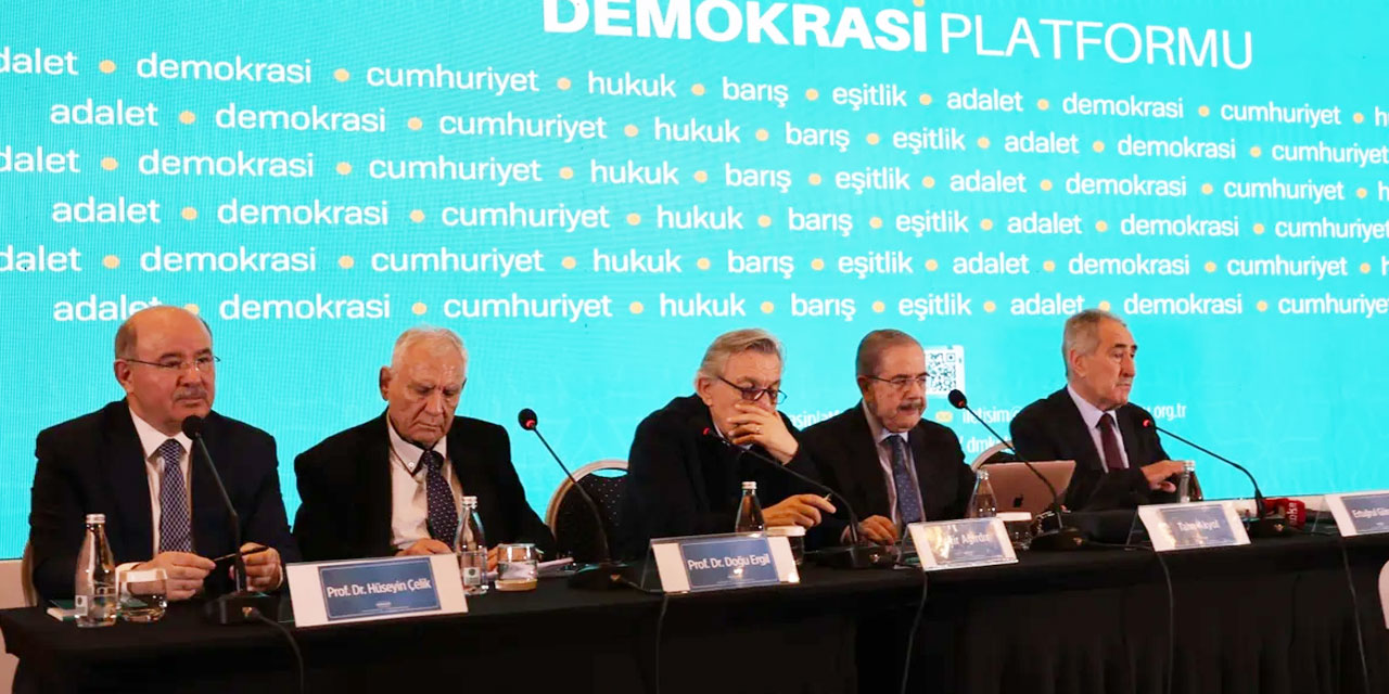 Taha Akyol: Said Nursi'nin istibdada karşı çıkması tarihi bir veridir