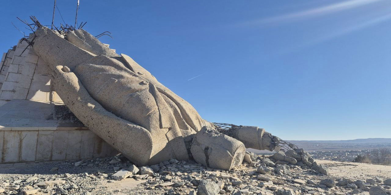 Suriye'de binlerce heykel yıkıldı, en büyüğü ibretlik halde!