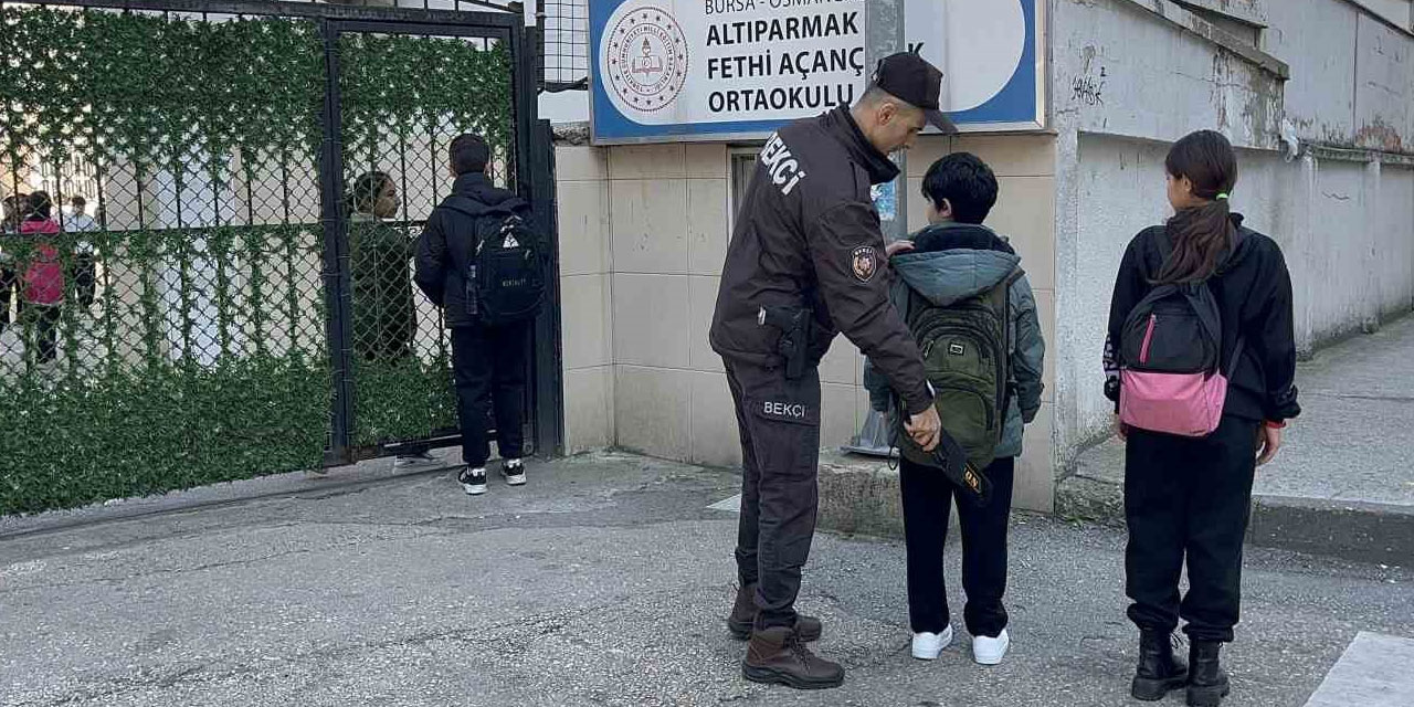 Okula güvenlik önemli ama her çocuğa potansiyel suçlu muamelesi yapılmasın!