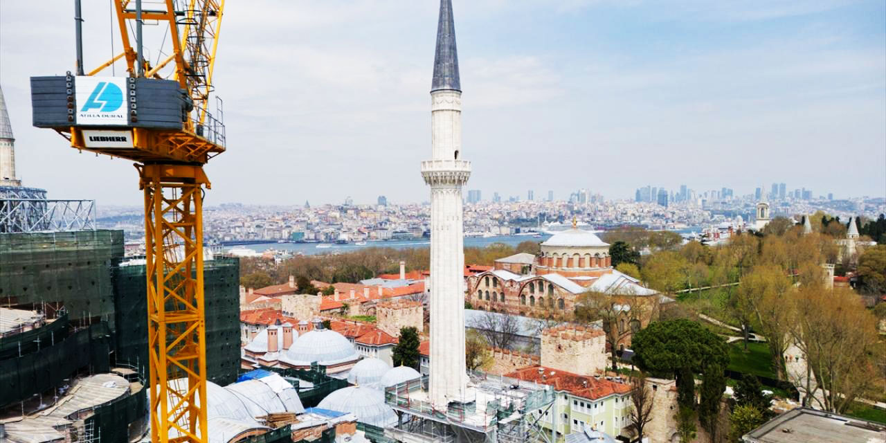Ayasofya-i Kebir Camii'nin minaresinde restorasyon tamamlandı