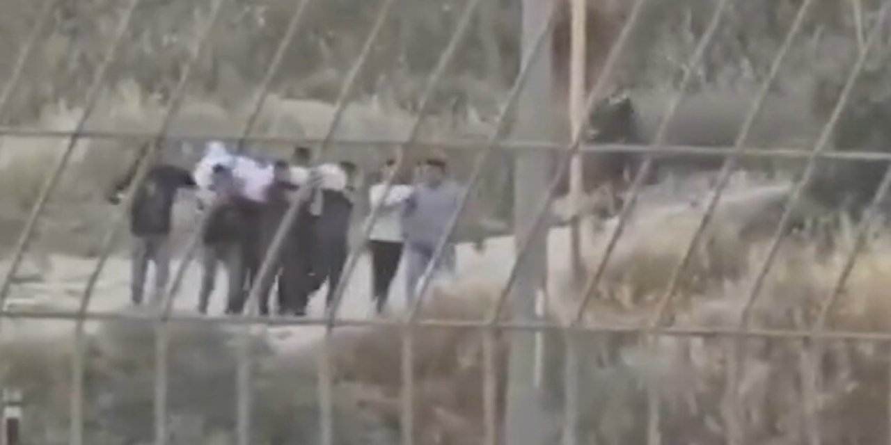 Terörist israil, Filistinli bir aileyi, oğullarının naaşını mezardan çıkarmasına zorladı
