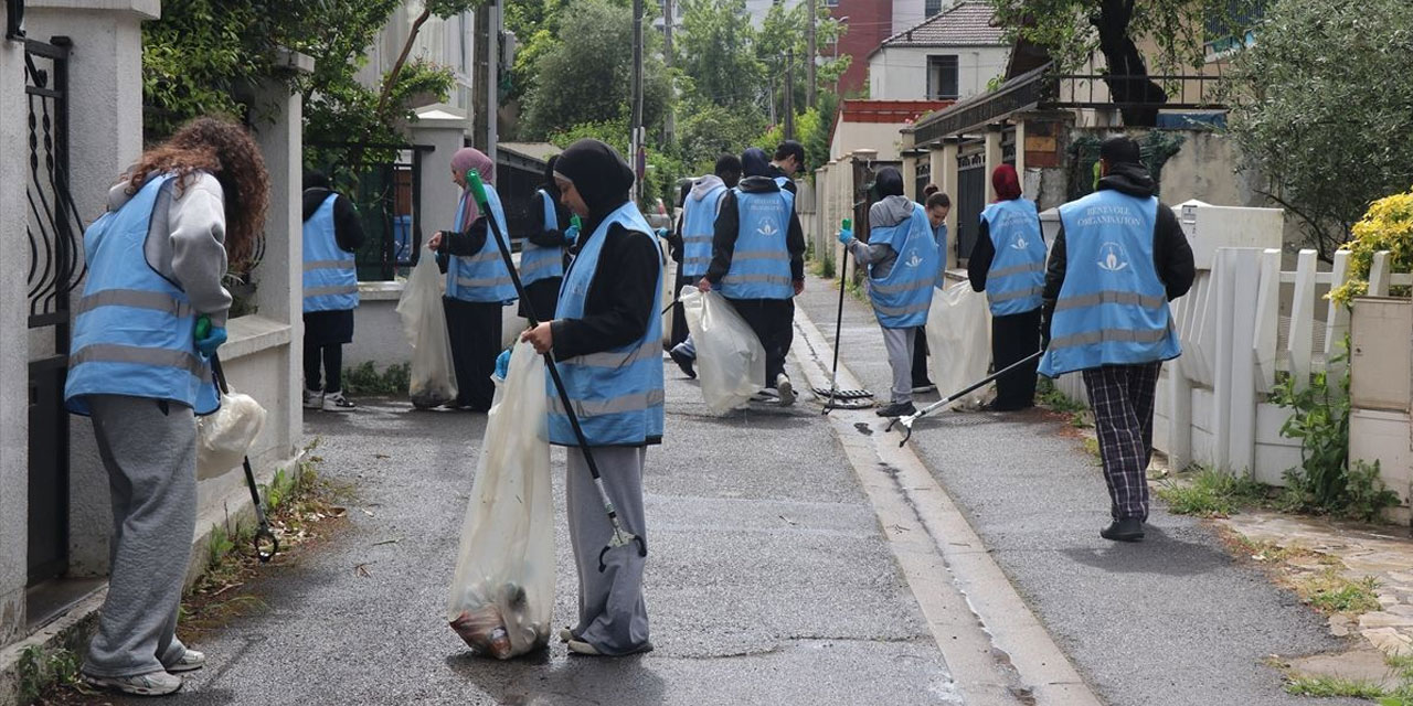 Fransa Müslümanları, temizlik kampanyası ile dikkat çekiyor